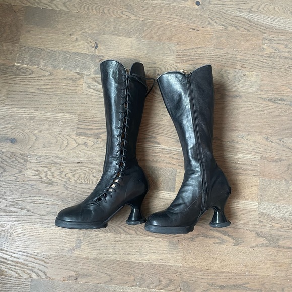 Black leather John Fluevog Sugar corset boots designer size 7 very good used - Picture 3 of 10